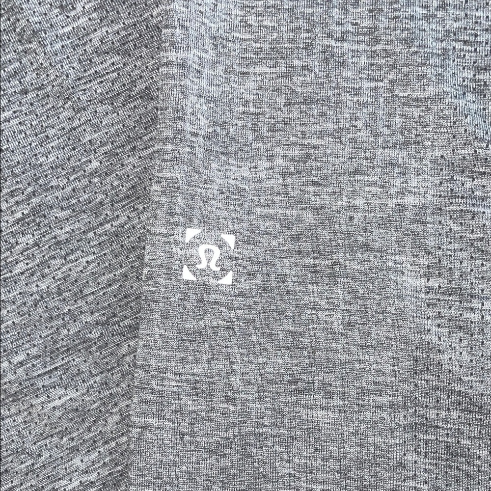 Lululemon gray vent collared shirt wicking material men’s size medium - Picture 5 of 6